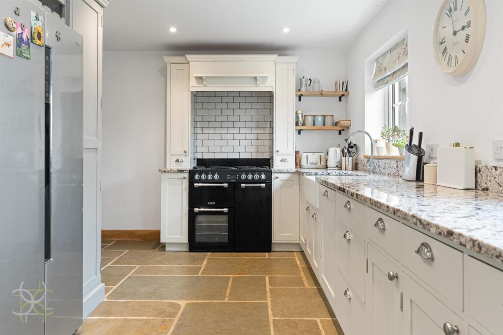 House in Worcester - View 4
