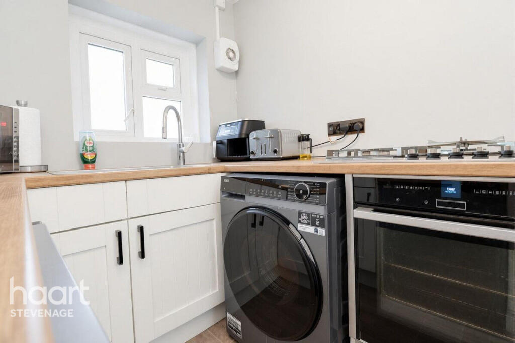Apartment in Stevenage, Bedwell - View 5