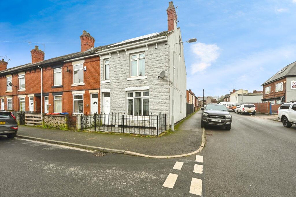 3-bed semi-detached on park street, Nottingham, NG17, £190,000