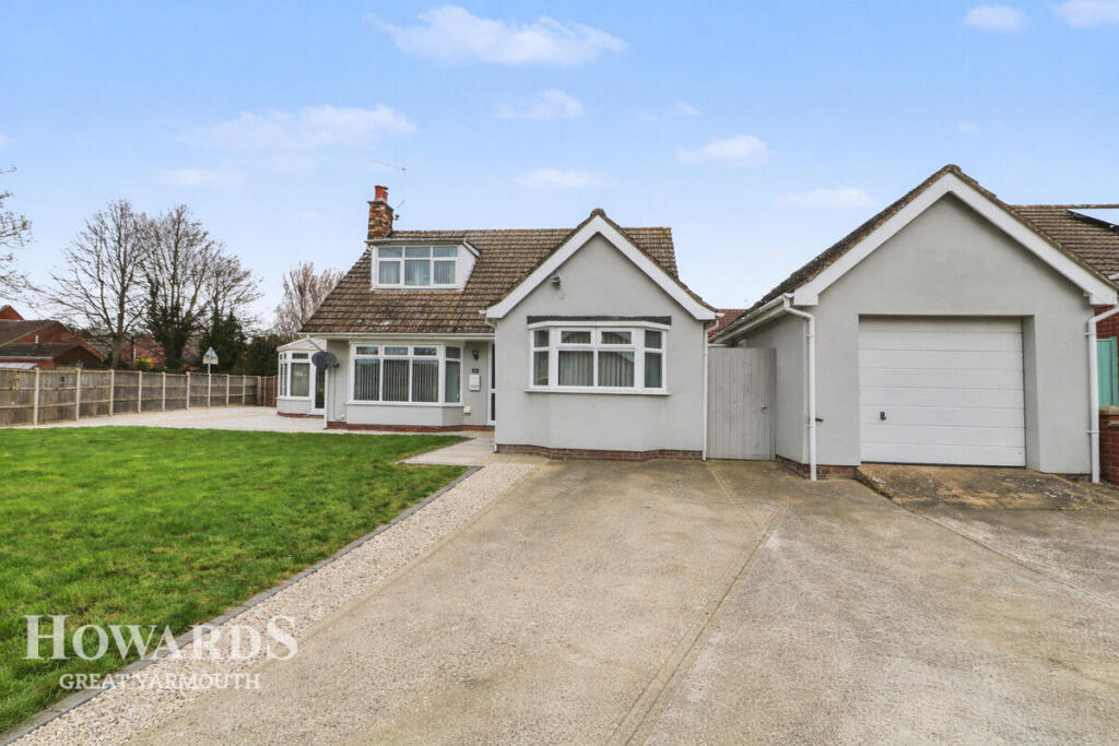 3-bed detached on Vine Close, Hemsby, £400,000
