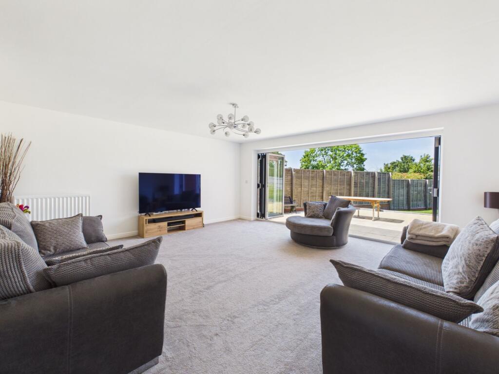 House in Silverstone, West Northamptonshire - View 3