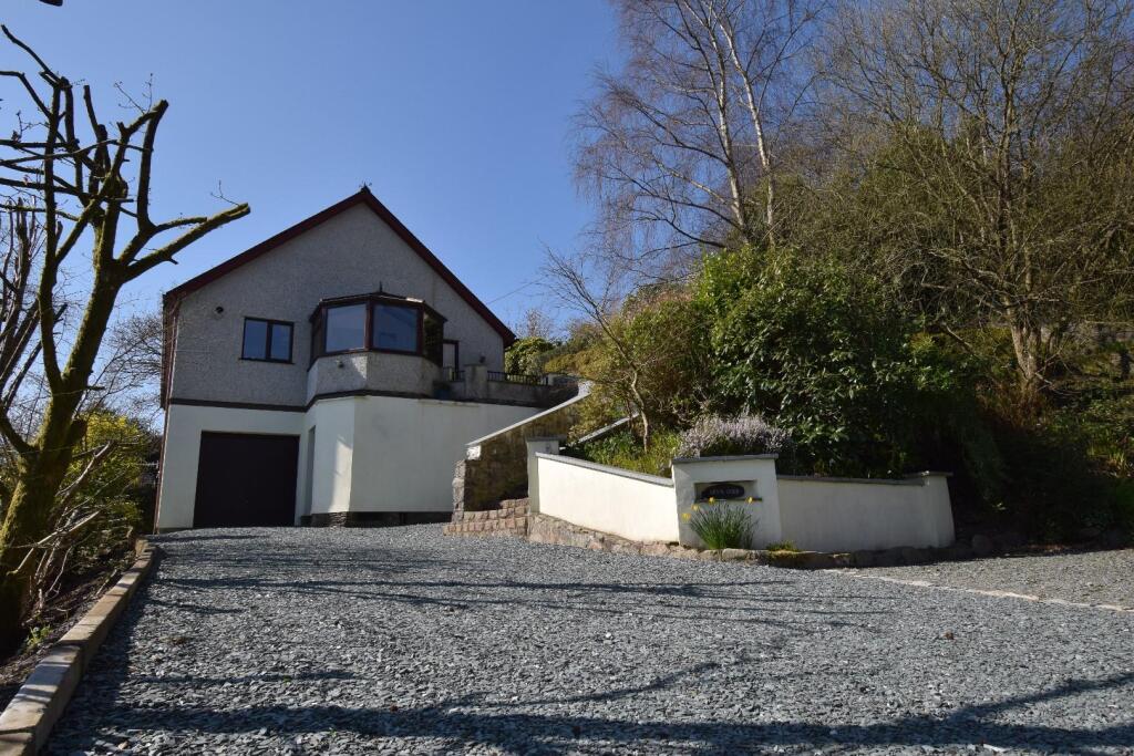 4-bed house on Penrhyndeudraeth, £350,000