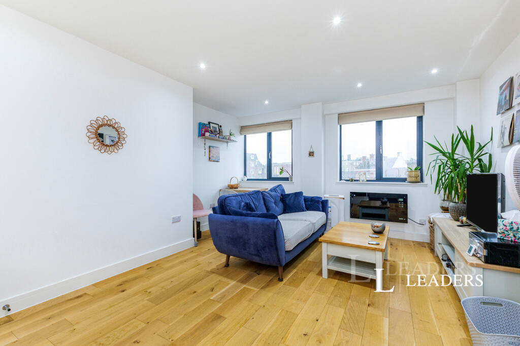 Main image of property: North Street, Leatherhead, Surrey, KT22