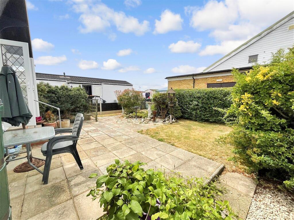 Lower Dunton Road, Dunton, Brentwood, Essex photo 3