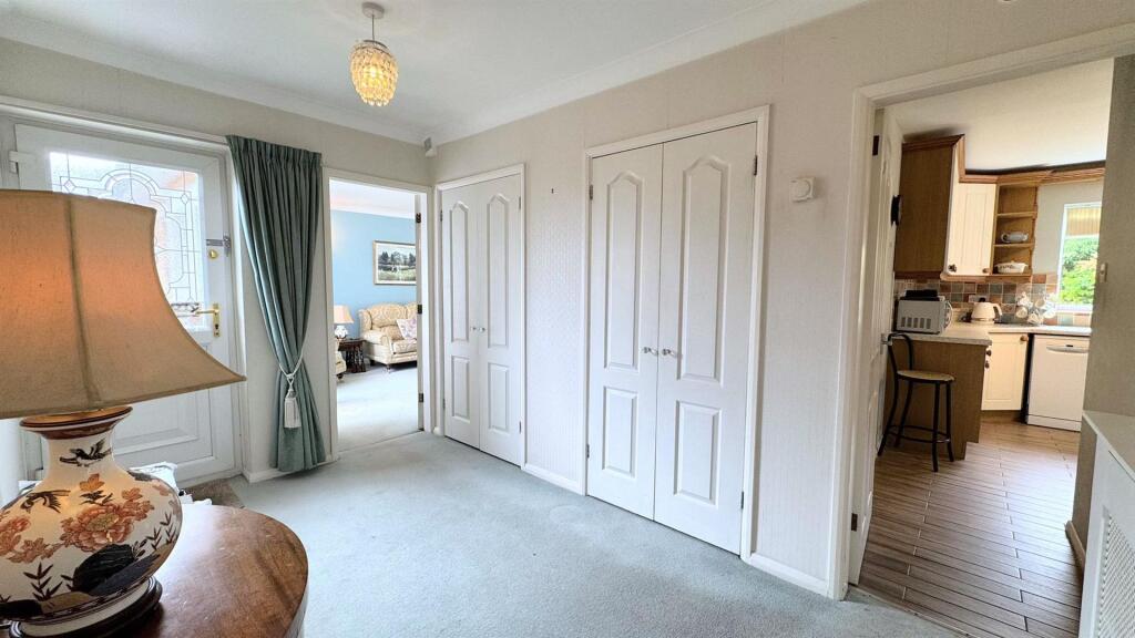 St. Nicholas Close, Allestree, Derby photo 5