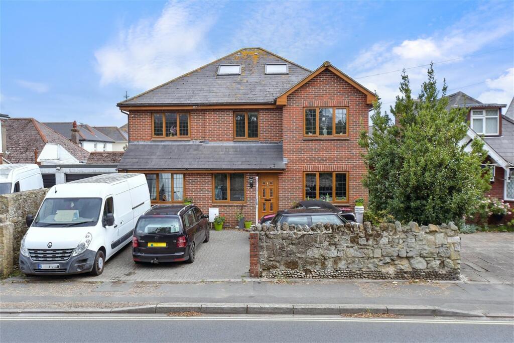 Broadway, Sandown, Isle of Wight photo 2
