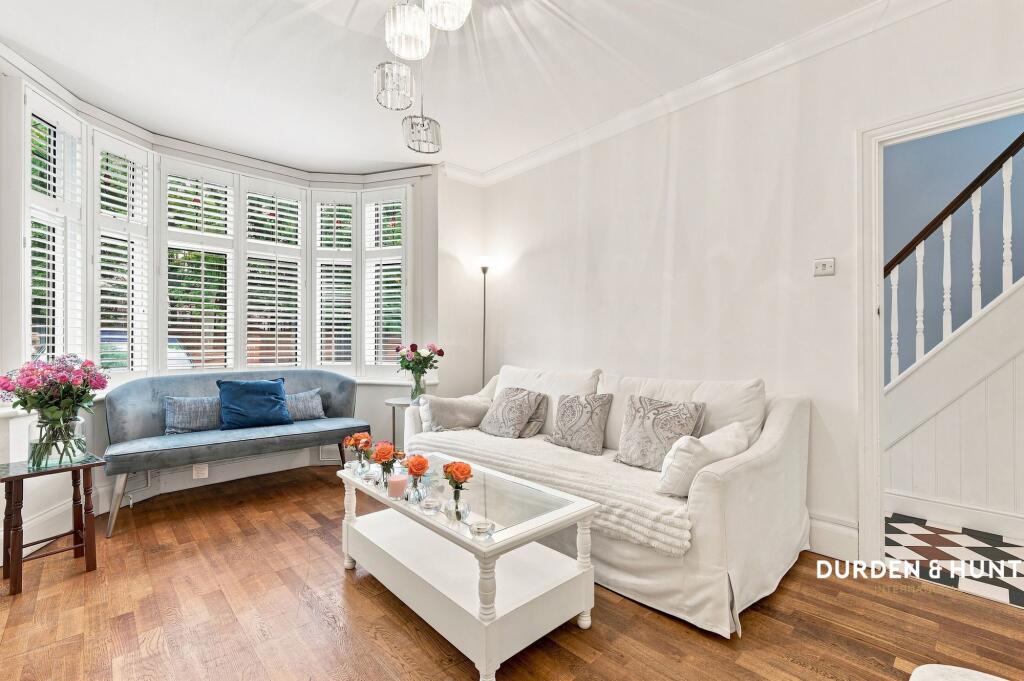House in London, Gidea Park - View 3