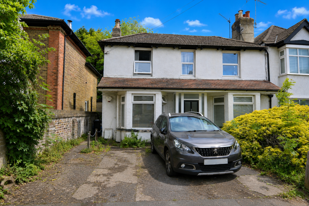 Main image of property: Crescent Road, Brentwood, Essex, CM14