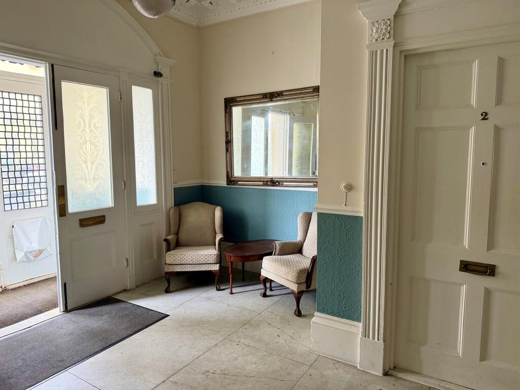 Apartment in Hove, Brighton and Hove - View 4