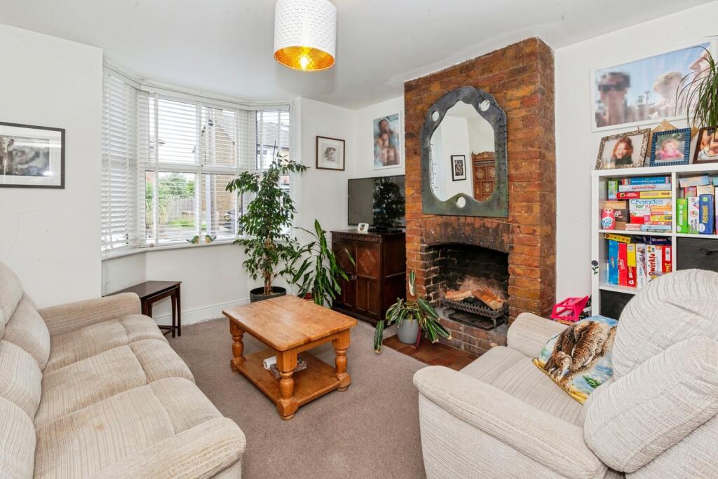 Park Avenue, Egham, Surrey, TW20 photo 2