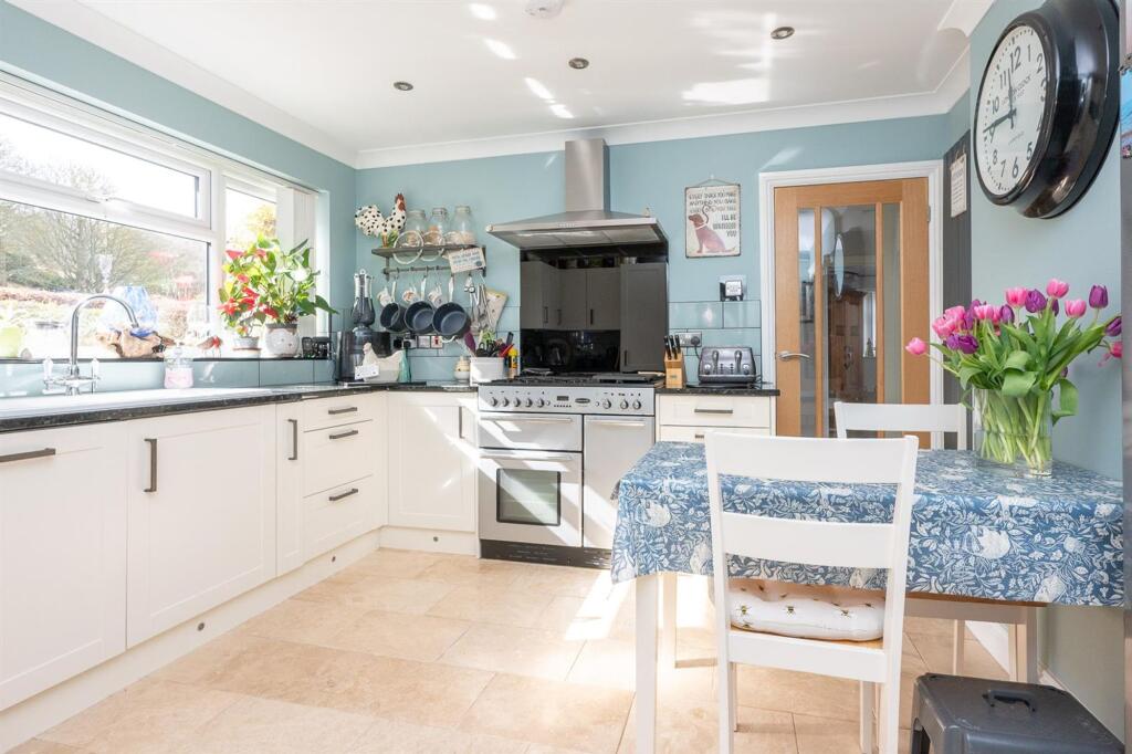 24, Bracken Avenue, Overstrand, NR27 photo 2