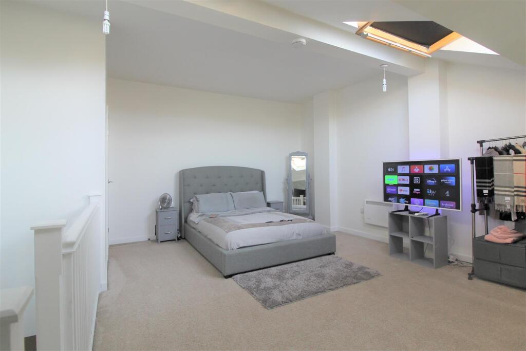 Apartment in Wakefield - More