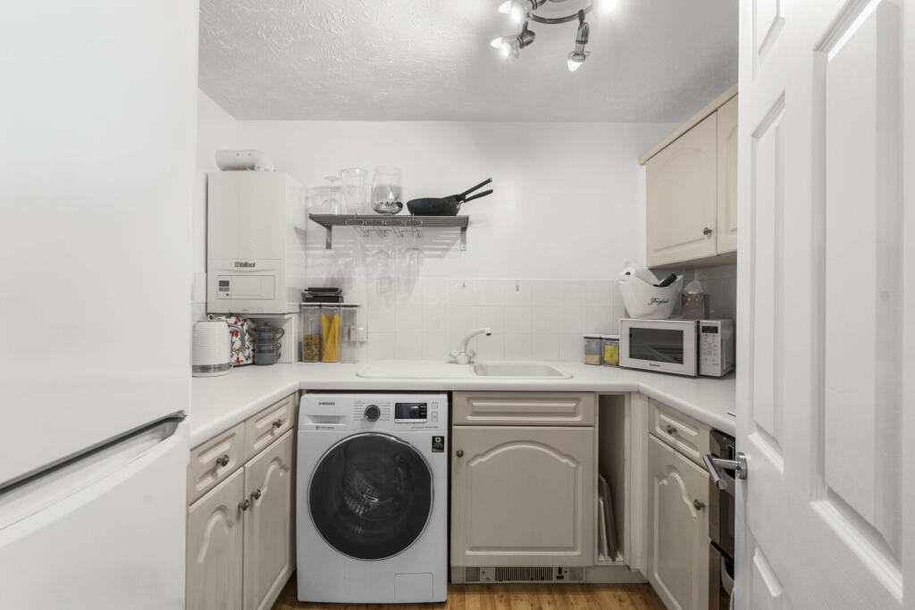 Apartment in Epping Forest, Sheering - View 4