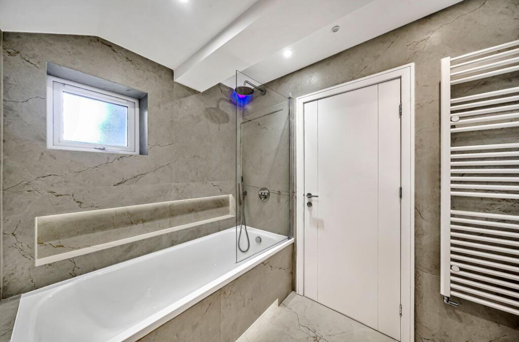 Apartment in London - View 3