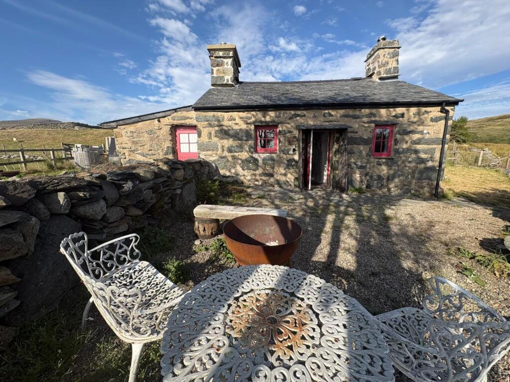 Main image of property: Cwm Ystradllyn