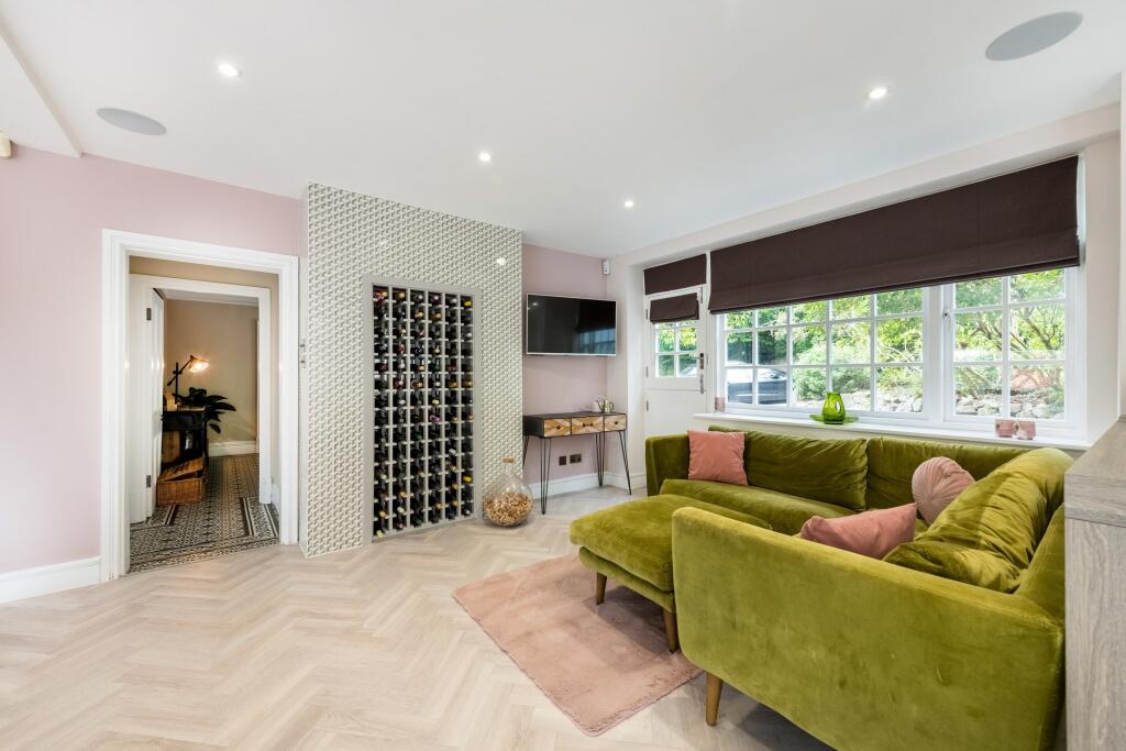 House in Sevenoaks, Otford - More