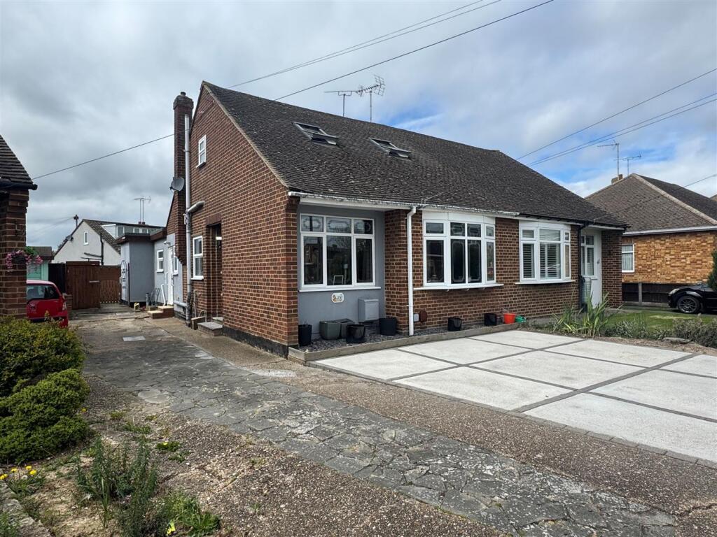 Main image of property: Mansted Gardens, Rochford