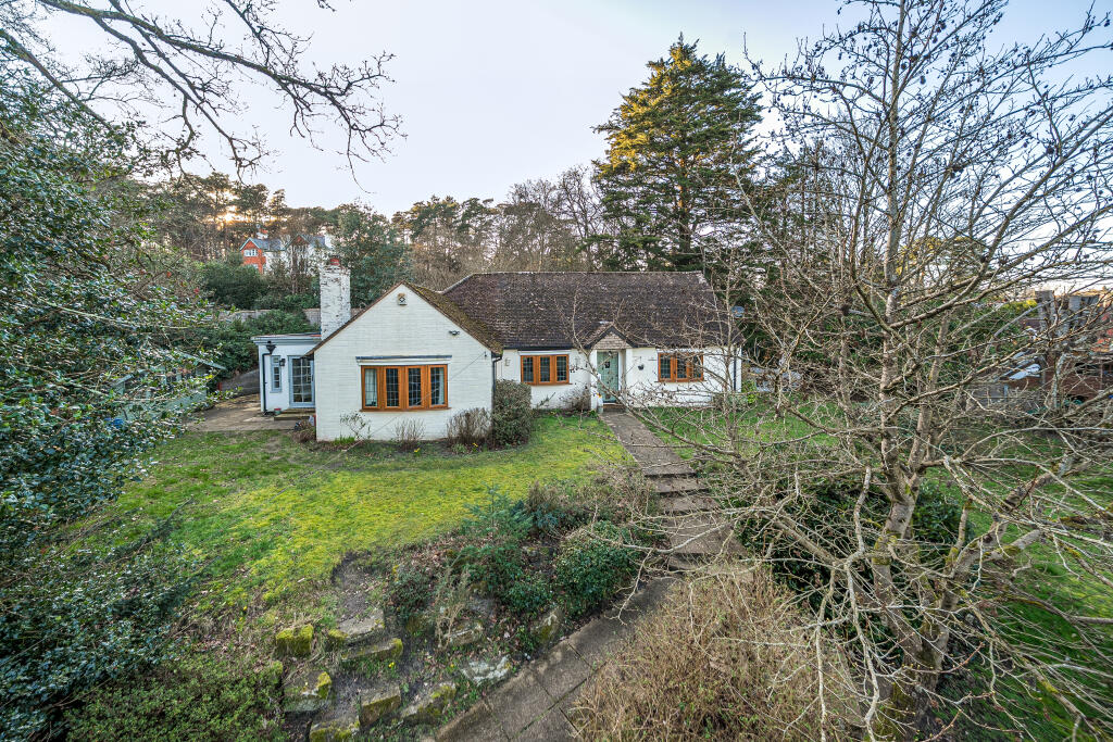 Main image of property: Frensham Road, Farnham, GU10