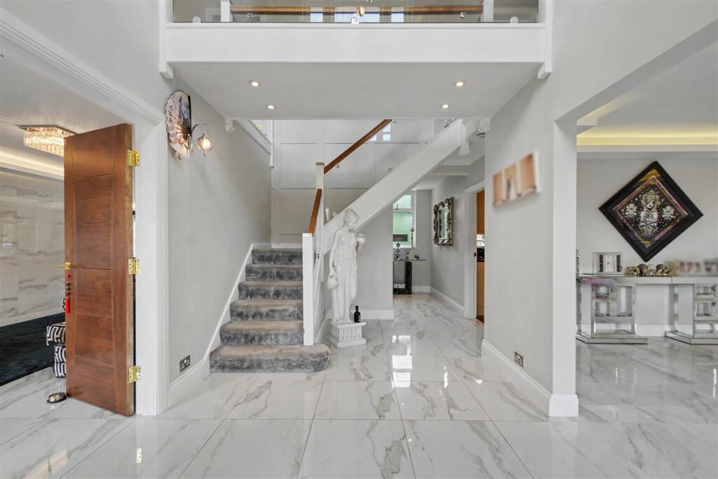 House in Nottingham, Bramcote - View 5