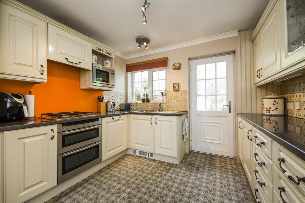 Highberry, Leybourne, West Malling - More