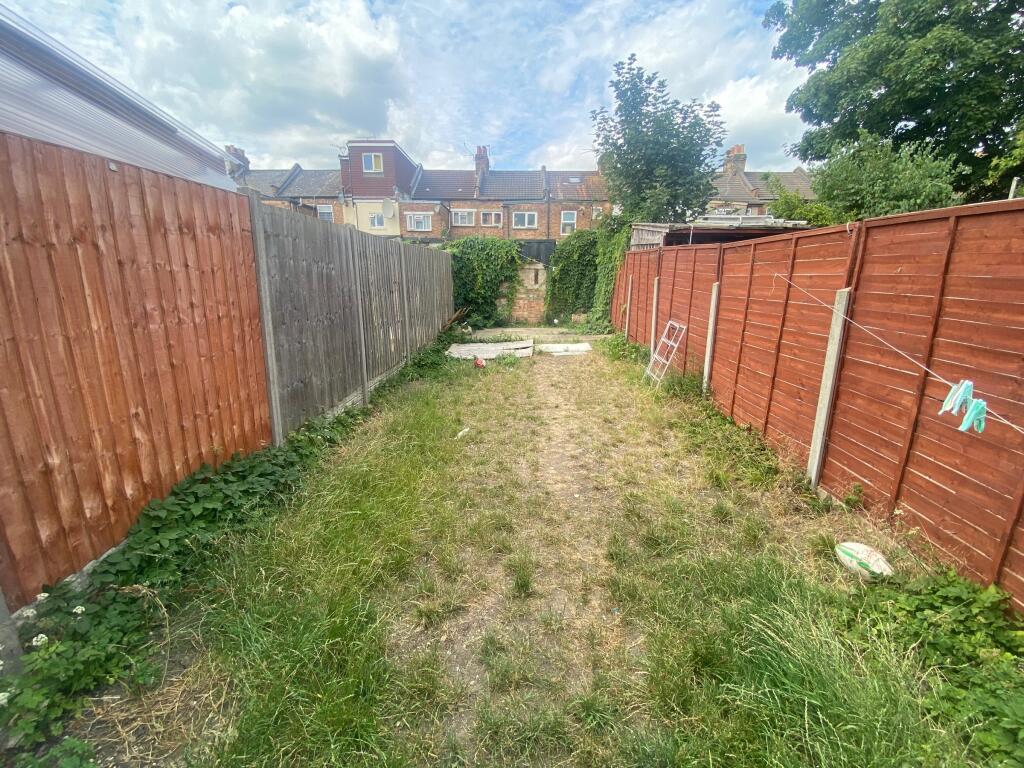 Raynham Avenue, London photo 3