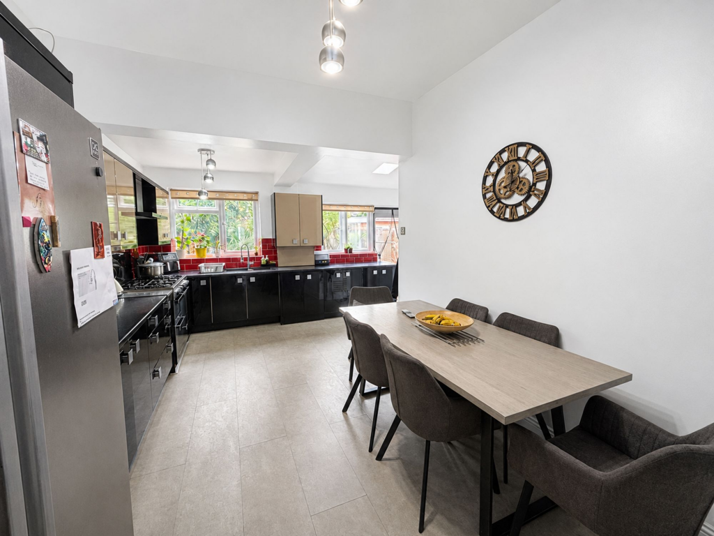 House in London, Leyton - More