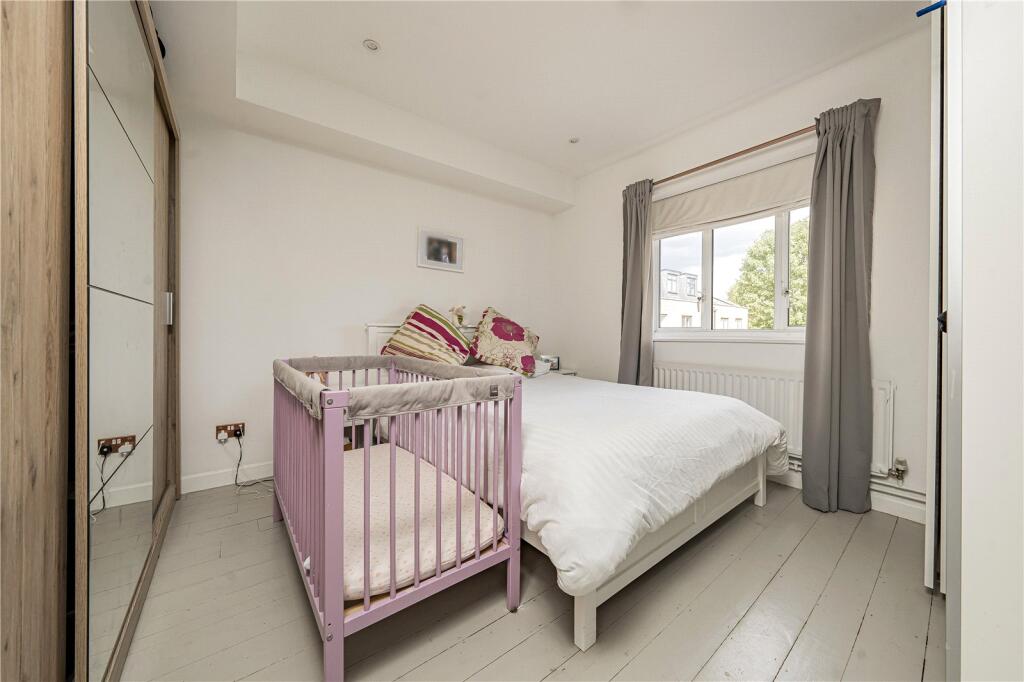 Apartment in London - More