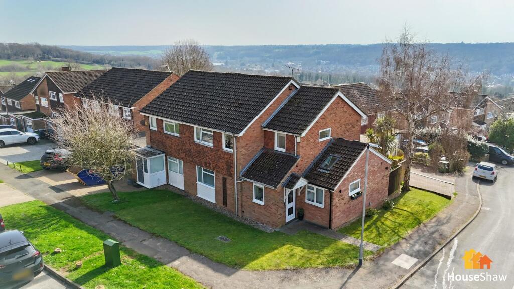 Main image of property: Clearbrook Close, Loudwater, High Wycombe, HP13 7BP