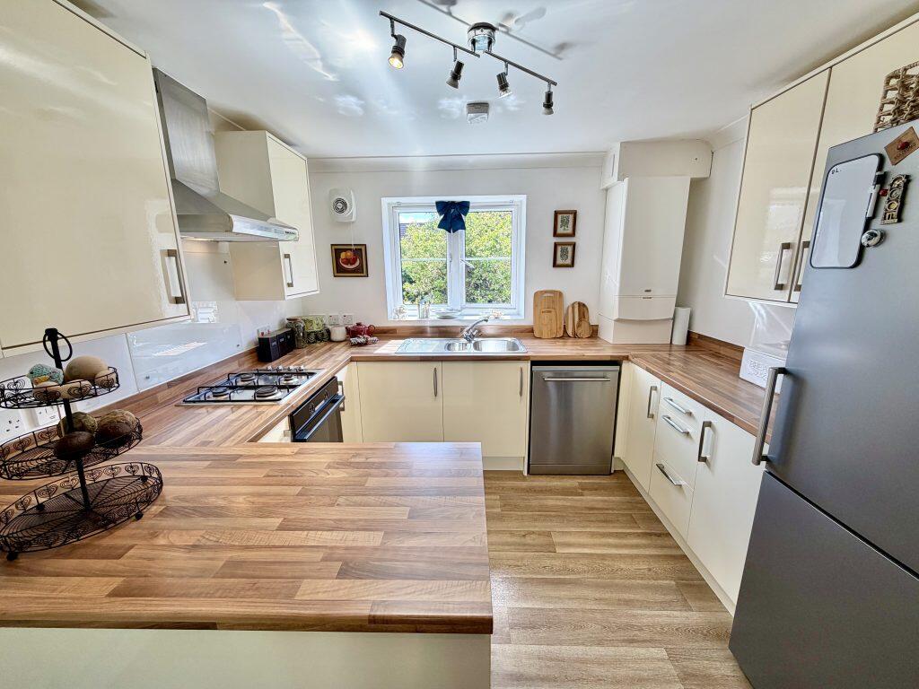 Kestrel Way, Yeovil, Somerset, BA22 photo 2