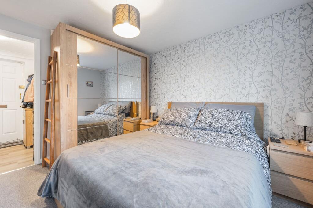 Apartment in Bear Cross, Bearwood, Poole - More
