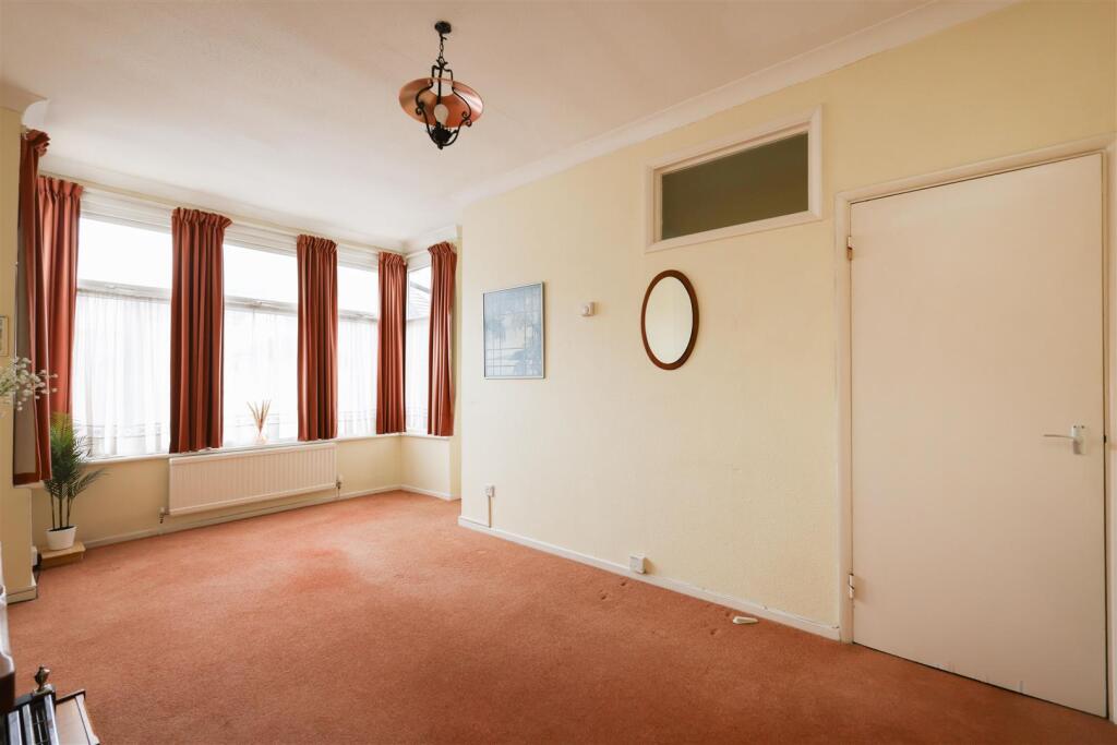 Apartment in Bexhill-on-Sea, Central - View 5