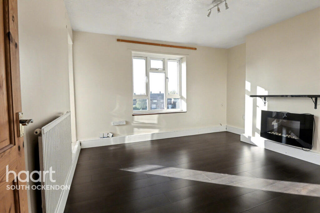 Broxburn Drive, South Ockendon photo 3