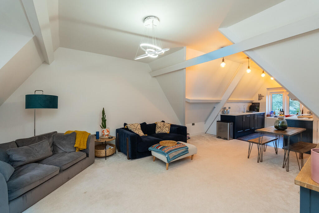 Apartment in Redhill - View 2