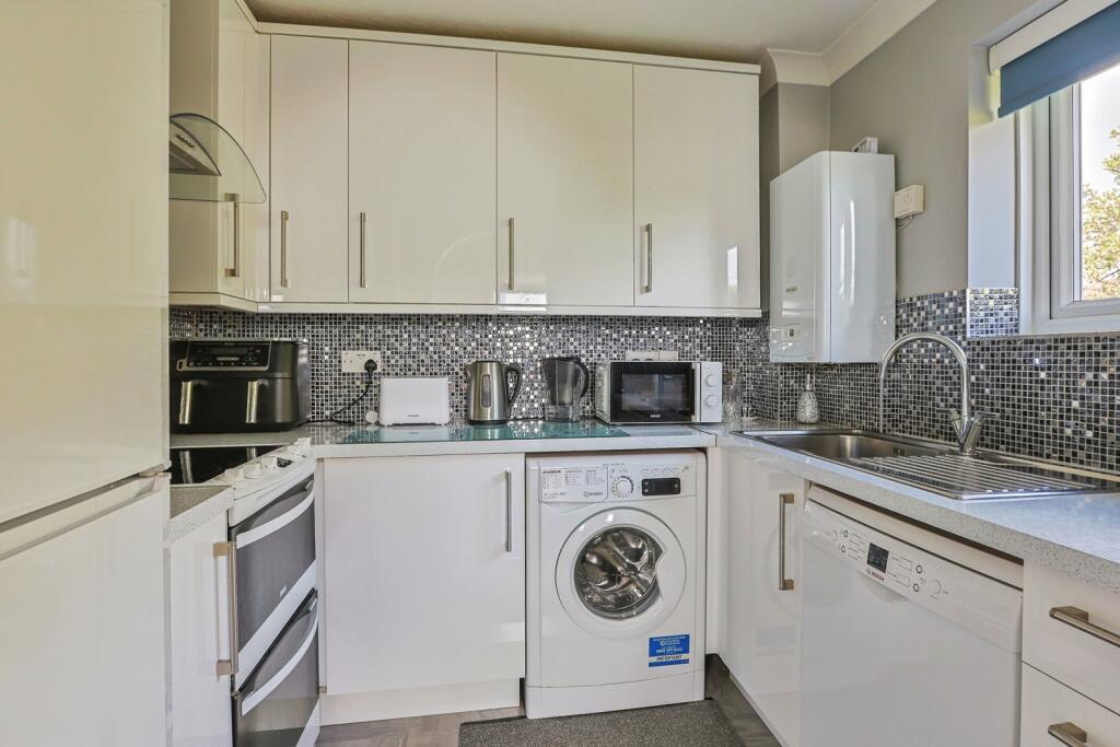 Apartment in Poole - View 5
