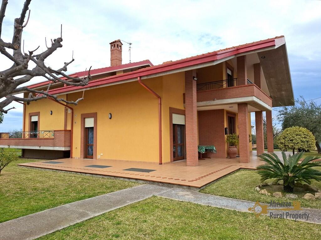 Main image of property: Giuliano Teatino, Chieti, Abruzzo