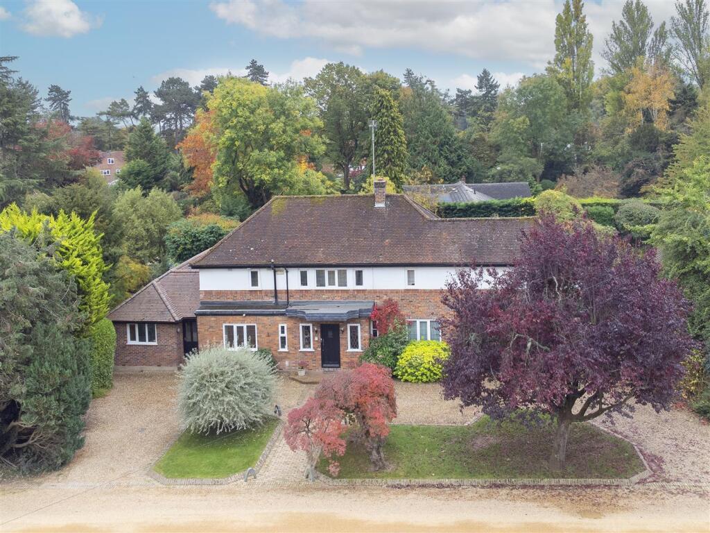 4-bed house on Grange Court Road, Harpenden, £2,495,000