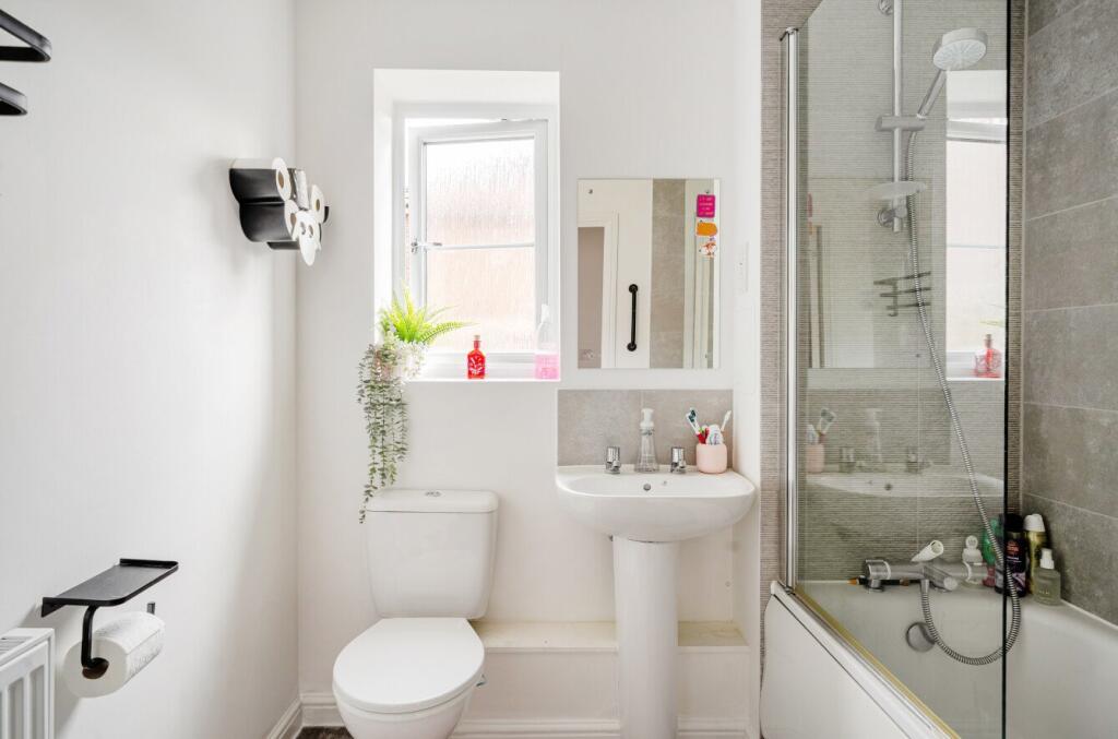 Apartment in Waverley, Weybourne, Farnham - More