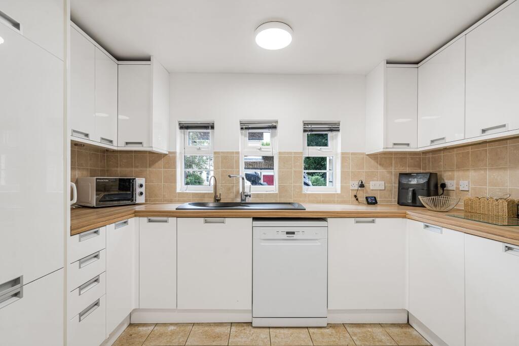 House in Milton Keynes, Woolstone, Campbell Park - View 3