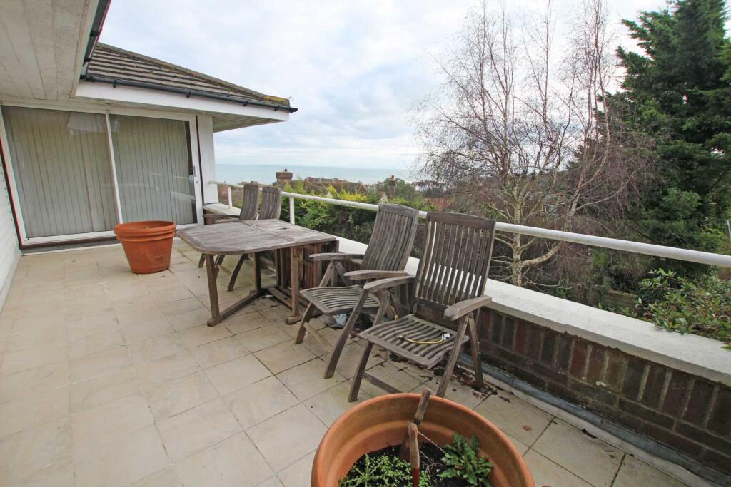 Meads Brow, Eastbourne, BN20 7UP photo 2
