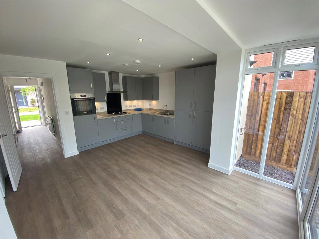 House in Gloucester - View 5
