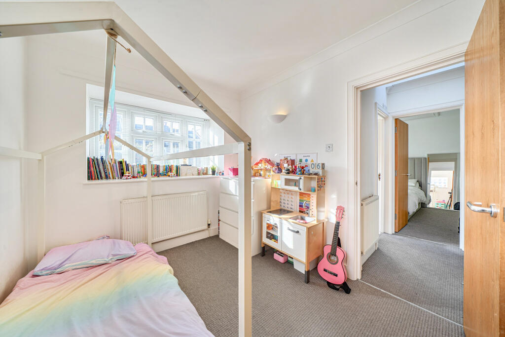 House in London, Bellingham, Southend - More