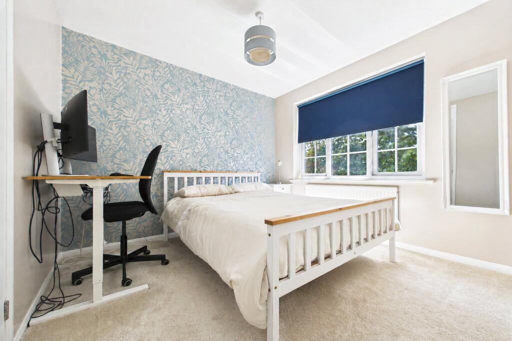 Fern Walk, Calcot, Reading, Berkshire, RG31 - More