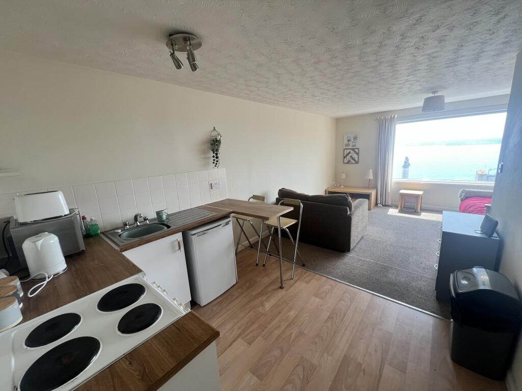 Flat 6, Walden House, 2 St. Lukes Road South, Torquay, Devon TQ2 5YQ photo 4