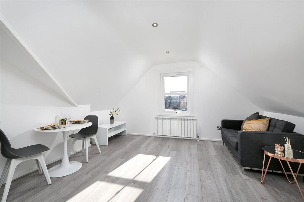 Apartment in Twickenham - View 3