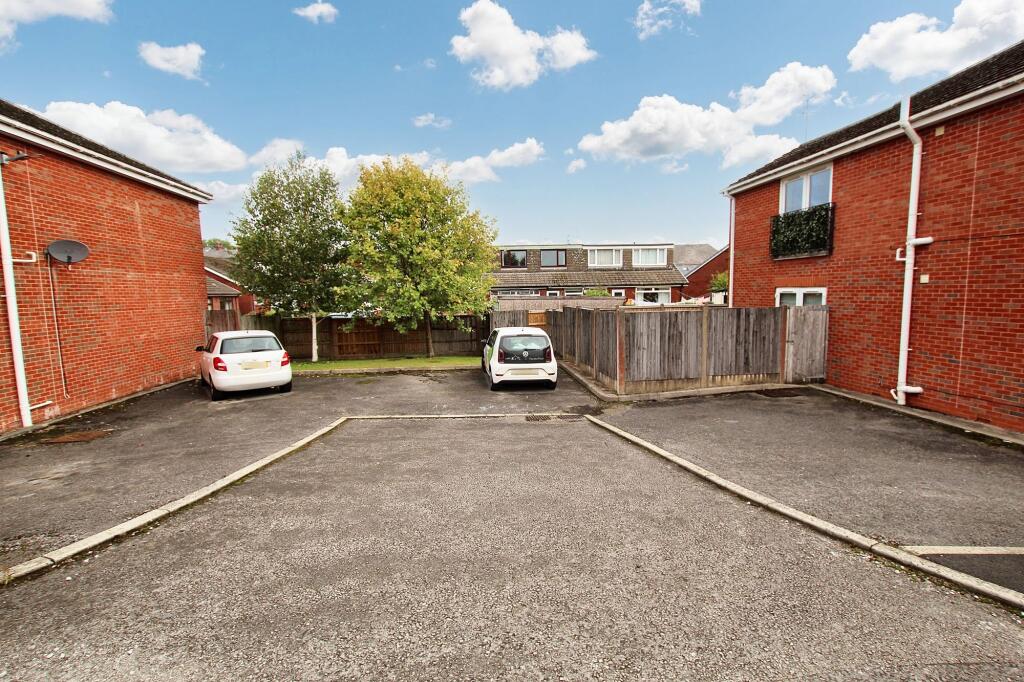 Sheard Court, Shaw, OL2 photo 4
