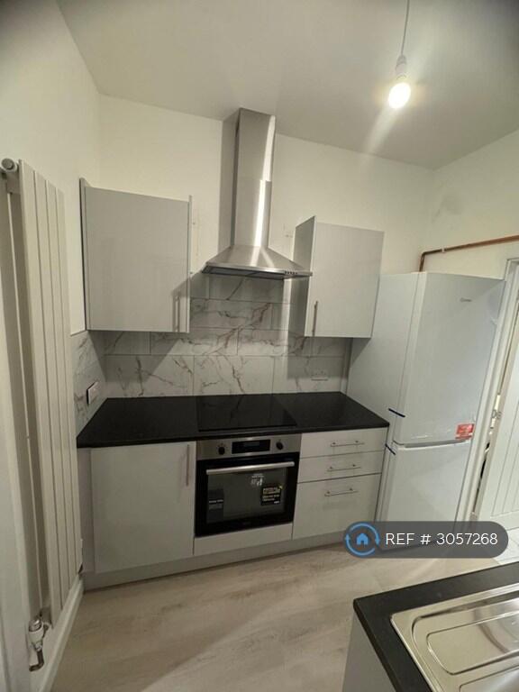 House in Southend-on-Sea, Southchurch - More