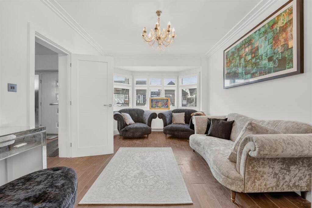House in Ilford, Clayhall - View 2