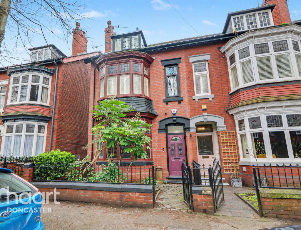 5-bed terraced on Lawn Avenue, Doncaster, £325,000