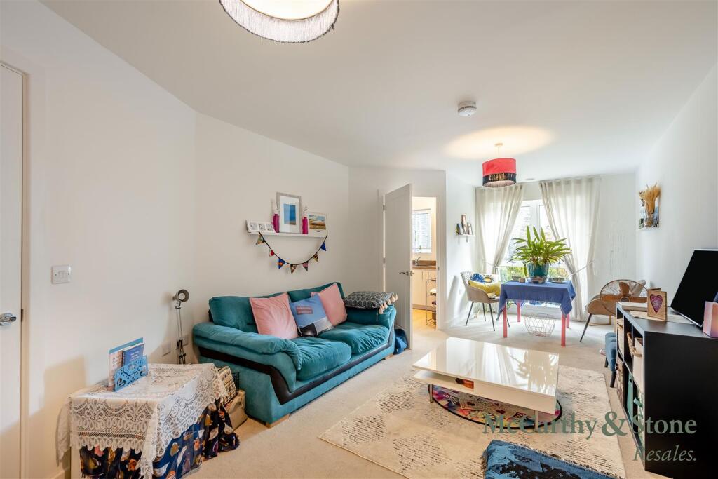 Apartment in Ipswich, Stoke - View 2