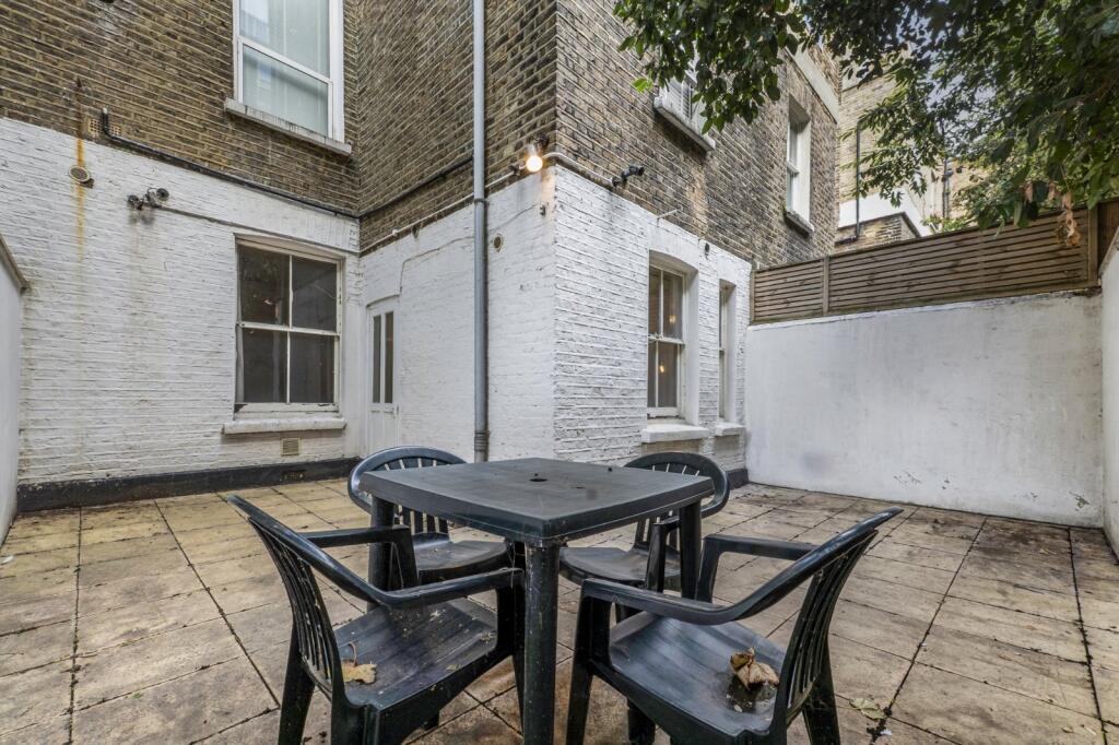 Apartment in London - More